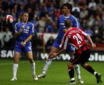 farvel. Hverken Michael Ballack eller Joe Cole får forlænget kontrakten med Chelsea. Her er de begge i kamp for klubben mod Sheffield United. 