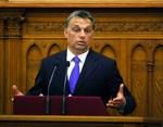 Hvorfor? Det spørger ungarerne lige nu deres regering om, efter et medlem af toppen udtalte, at Ungarn nærmer sig samme økonomiske tilstand som den græske. Her ses premierminister Viktor Orban, da han tirsdag præsenterede regeringens spareplan. 