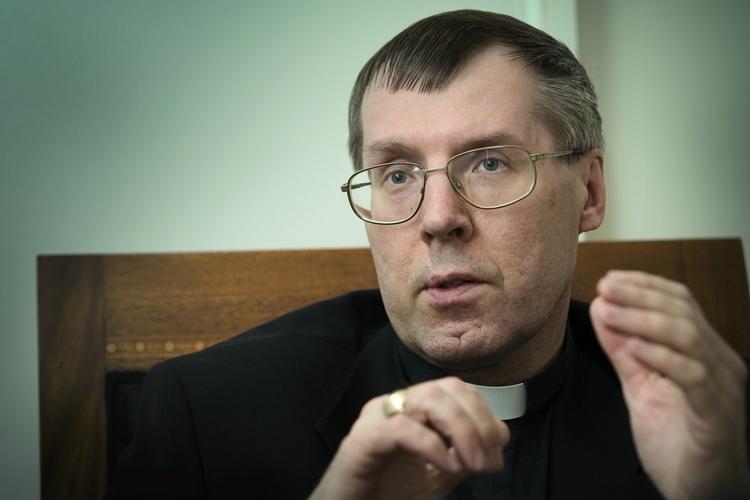 Presset. Den katolske biskop Czeslaw Kozon har været under stærkt pres de seneste måneder for sin påståede tavshed om de katolske overgrebssager. 