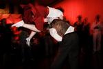 Der har tidligere været masser af sus i skørterne på jazzfestivalen. I år er der gode muligheder for nybegyndere for at blive bekendte med Charleston, Balboa og Lindy Hop. For eksempel kan man melde sig ind i en gruppe af dansende 'swingstormers'. Her ses Kit Blædel og Per "Rock" Mogensen (Swing Kits). 