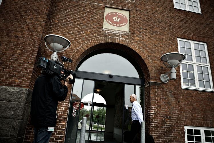 ankomst. Forsvarsadvokat Anders Boelskifte ankommer til Retten i Næstved, hvor retssagen mod tre mistænkte i danmarkshistoriens største våbenkup starter i dag. 