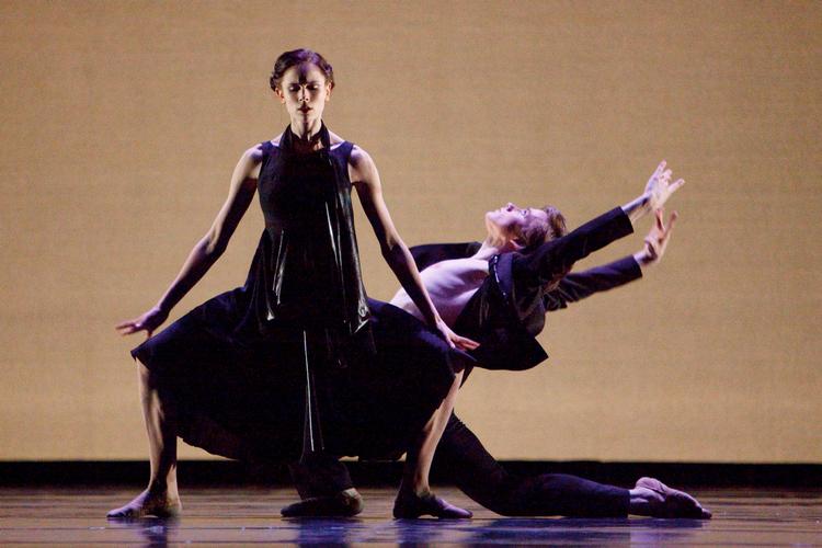 Hilary Guswiler. 20-årig korpsdanser ved Den Kongelige Ballet. Hun er aktuel i Danske Sommerballet 2010, en gratis balletturne, der ender på den nyåbnede Kvæsthusmolen ved Skuespilhuset. Programmet er et miks af populære partier fra kendte balletter som 'Svanesøen', 'Tornerose' og 'Napoli', der opføres i den kommende sæson. PR-foto 