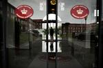 kæmpekup. Retssagen mod tre tiltalte i danmarkshistoriens største våbenkup er i dag startet i Retten i Næstved og fortsætter 12 dage. 