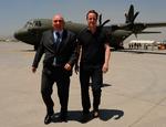 Besøg. Storbritanniens premierminister, David Cameron (th) da han ankom til Kabul. 