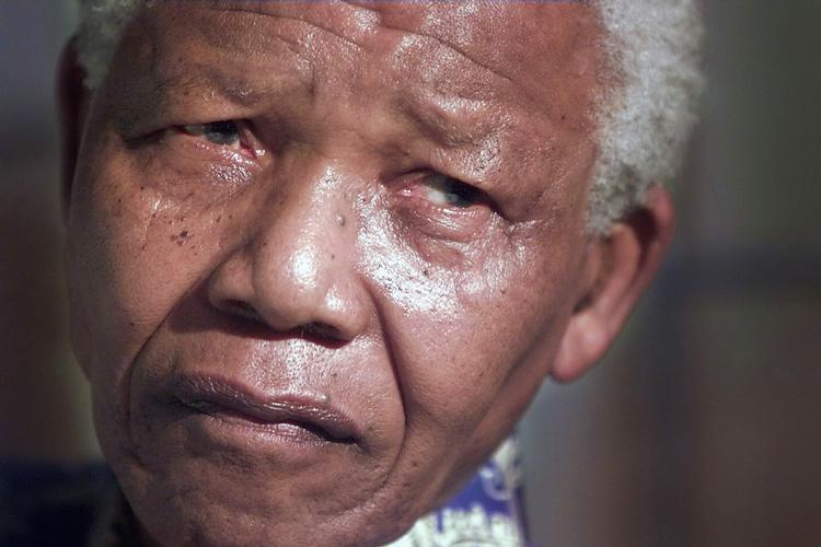 AFLYSNING. VM-værtslandets tidligere præsident, Nelson Mandela, deltager alligevel ikke i åbningsceremonien. Hans oldebarn døde torsdag i en ulykke. 