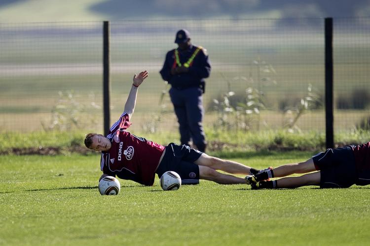 Nedtur. Det er mere end usikkert om Nicklas Bendtner spiller på mandag. 