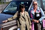Pernille Rosendahl (til venstre), sangerinde, X Factor-dommer m.m. Har en VW Touran, fordi »den kan køre ekstremt stærkt og har plads til hele bandet«. Drømmer om at køre Dakar-rally. Annette Daugaard Bentzen, har en Honda Civic Sport og sparker gerne dæk sammen med veninderne. 
