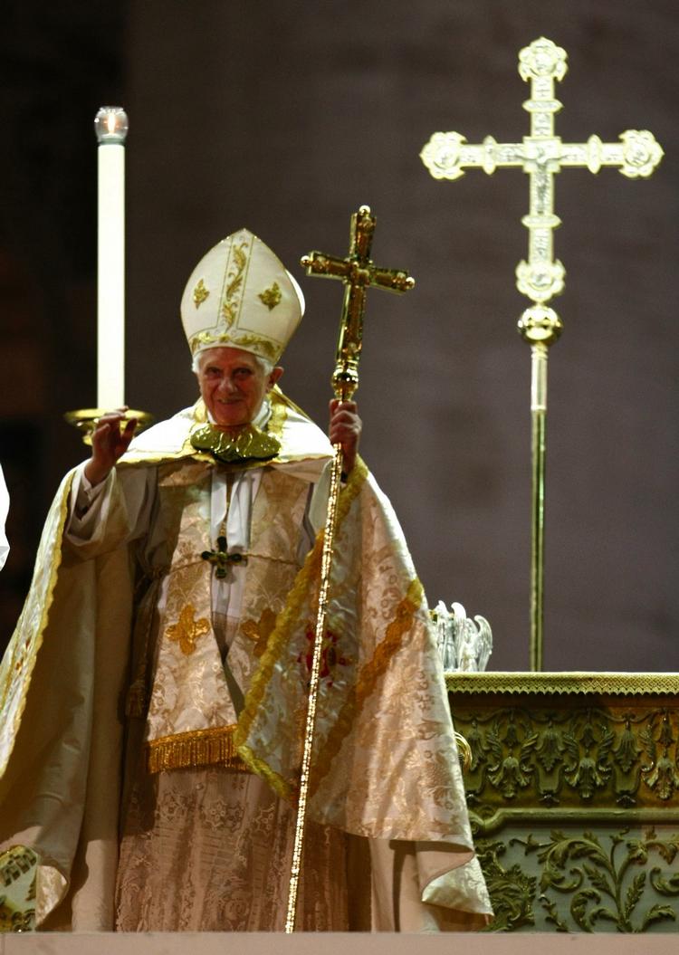 messe. Pave Benedikt XVI holdt messe i dag - og bad om tilgivelse for, at mange præster har forbrudt sig seksuelt mod børn. 