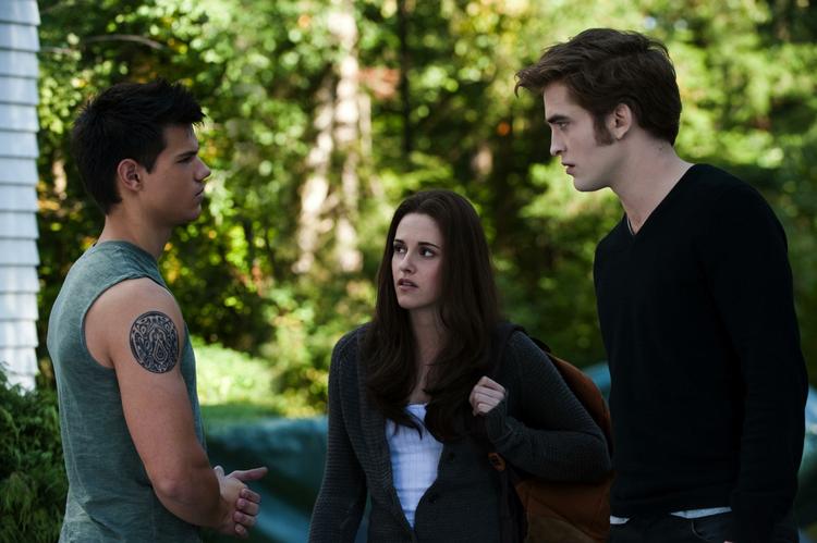 ungdomshit. Den sidste 'Twilight'-bog var ifølge filmselskabet alt for kompleks til kun én film. 
