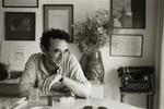 FRYGTLØS. Seks uger før sin død blev Roberto Bolaño hyldet som sin generations vigtigste forfatter. Her ved skrivebordet i sit spanske hjem, sommeren 1998. Foto: Anna Oswaldo Cruz 