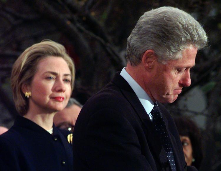 Ægteskabskrise. Der er større eller mindre kriser i alle partnerskaber, men hvis man - ligesom ægteparret Clinton, har haft en mindre kurre på tråden, er der en rigtig og forkert måde at skændes om det på - og det har konsekvenser for helbredet. 