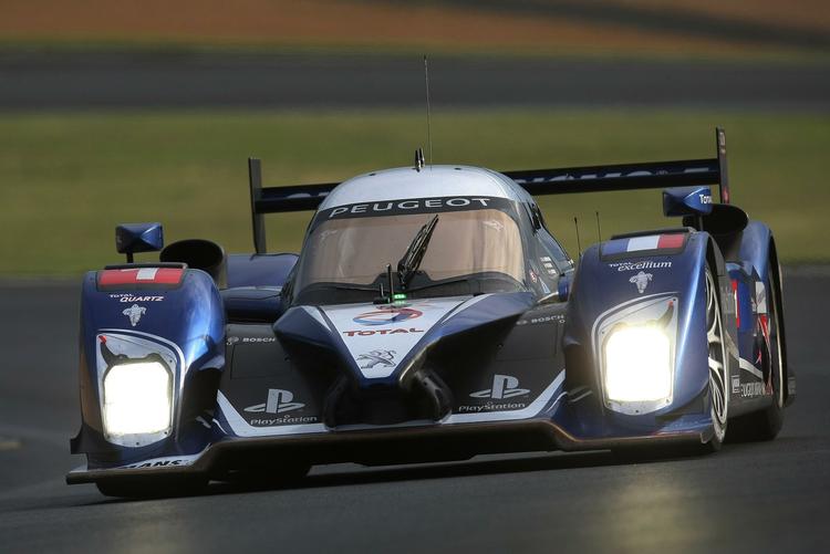 HURTIGST. Peugeot-bilerne fører Le Mans. 