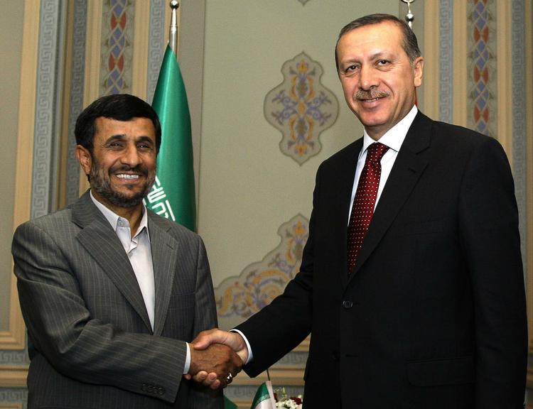 Frygt. Tyrkernes nej til den seneste sanktionspakke mod Iran viser, at Tyrkiet er mere bange for Iran end USA, skriver Herbert Pundik. 
