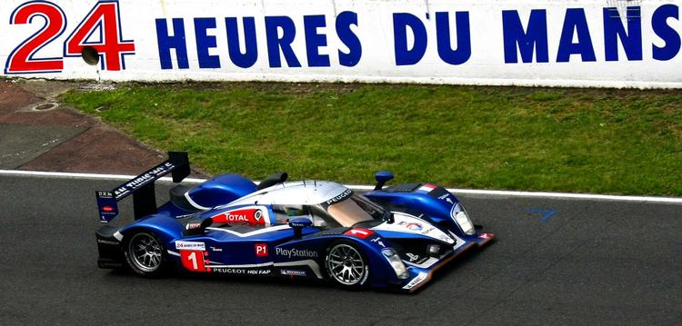 nedtur. Peugeot var udskreget til de helt store Le Mans-favoritter, men holdets vogne er stille og roligt faldet fra på grund af tekniske problemer. 