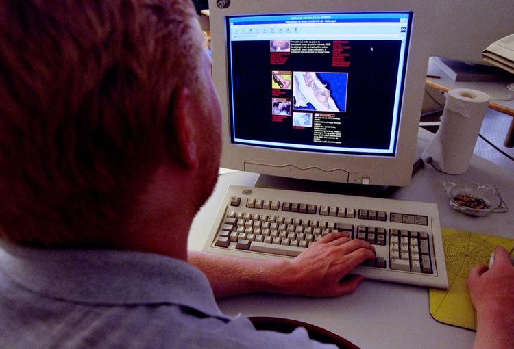 WARNING! Den hårde konkurrencen mellem intenettets mange internetsider med porno, får administratorerne til at tage kriminelle kneb i brug. 