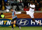 action. Eric Abidal i aktion mod Uruguay. 