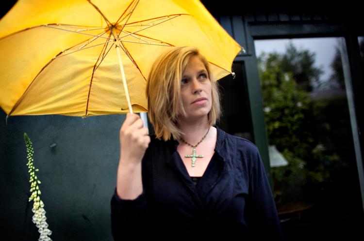 Arv. Som datter af præst og politiker Søren Kraup valgte Katrine Winkel Holm at følge sin fars fodspor. Hun er teolog  og samfundsdebattør på den nationalkonservative højrefløj som sin far. 