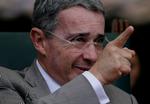 befriet. Colombias præsident Alvaro Uribe glæder sig over, at det er lykkedes militæret at befri to højtstående politifolk, der har været  fanget hos gurillabevægelsen FARC i 12 år. Arkivfoto. 