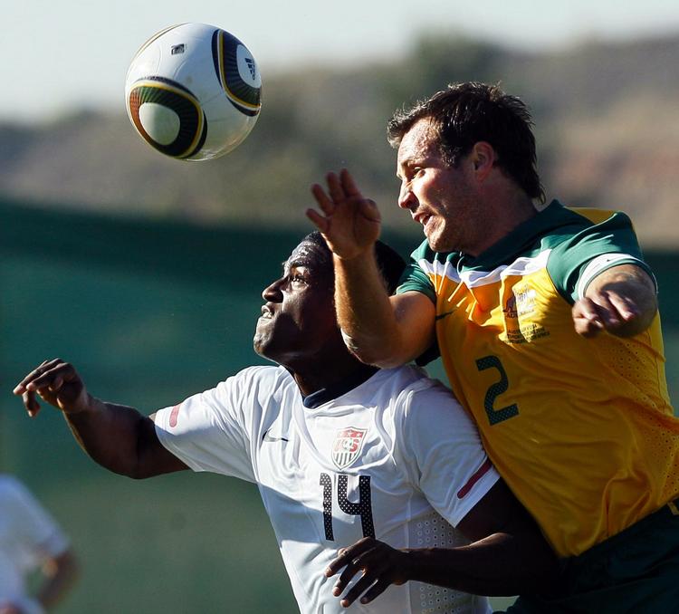Foruden to ottendedelsfinaler kræver TV4 signalet afbrudt til kampene Sydkorea-Grækenland, Brasilien-Elfenbenskysten, Grækenland-Argentina, Slovenien-England og Paraguay-New Zealand. Men antenneforeningerne nægter. 