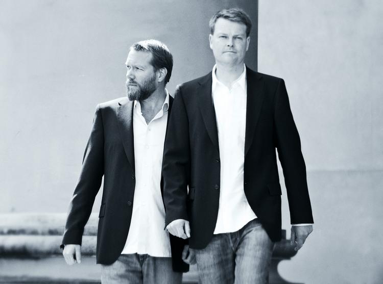 Påvej. Anders Rønnow Klarlund og Jacob Weinreich har med 'Den sidste gode mand' ramt store, udenlandske forlæggere lige midt i krimihjertet. 
