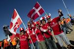 undertal. Danskerne er foreløbig i undertal, men larmen er taget til på stadion. 