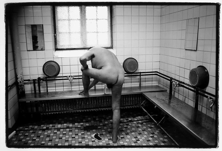 Badeanstalten i Sjællandsgade er lige så meget en social institution som et sted, man vasker sig. Den har tidligere stået til lukning tilbage i 2002, men det blev forhindret af protester. Arkivfoto: Thomas Borberg 