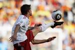 TRÆT. Løberiet mellem de hollandske kombinationer i den tynde luft i Johannesburg drænede Daniel Agger for kræfter. 