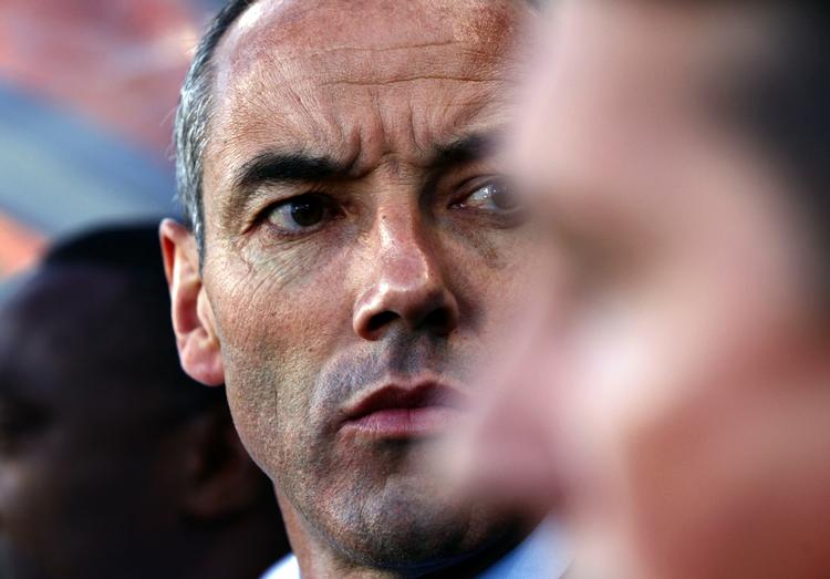PRESSET. Camerouns nederlag stille holdet i en svær situation, indrømmer træner Paul Le Guen. 