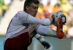 skadet. Nicklas Bendtner blev mest brugt som spilstation og beskæftigede de hollandske angribere godt, mens danskeren var inde mod Holland. 