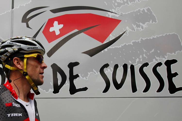 skuffet. Lance Armstrong går nu til modangreb i forbindelse med udelukkelsen af hans hold, RadioShack, fra Vueltaen. 