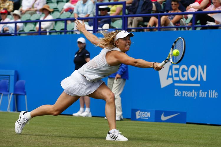 forgæves. Caroline Wozniacki spillede kun momentvis op til sit bedste i et skuffende hurtigt exit fra turneringen i Eastbourne. 