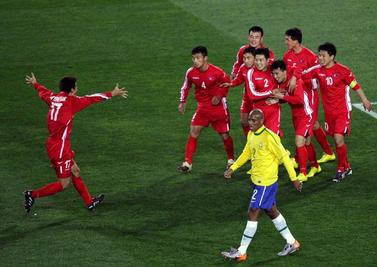 darlings. Der er nok en del fodboldfans, der har fået sig en ny favorit blandt VM's mange underdogs efter den flotte nordkoreanske indsats mod storfavoritterne fra Brasilien. 