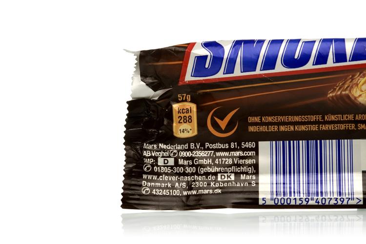 Må slikproducenten kalde chokoladebaren Sneakers sund, hvis den indeholder kalk, der er godt for knoglerne? Det skal EU stemme om i dag. 