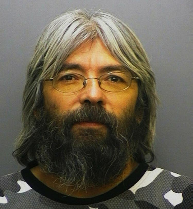 Solomission. Gary Brooks Faulkner blev arresteret i Pakistan bevæbnet med både pistol og samuraisværd på jagt efter Osama Bin Laden. Han har ladet sit skæg gro i et forsøg på at ligne en Taliban-kriger. 