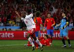 jubel. Den schweiziske angriber Blaise N'Kufo jubler, efter at hans holdkammerat Gelson Fernandes har bragt Schweiz foran mod Spaniens europamestre. 