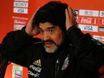 UDSKÆLDT. Maradona bliver kritiseret fra flere fronter, mener forsvarer sig promte. 