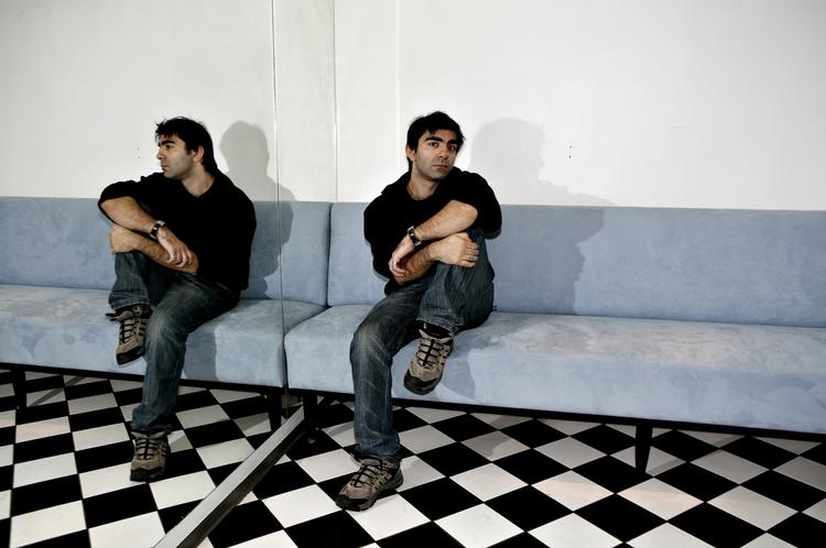 Fatih Akin fik Guldbjørnen i 2004 med tragedien 'Gegen die Wand', men nu forsøger han sig for første gang med en komedie i 'Soul  Kitchen'. Foto: Jonathan Bjerg Møller 