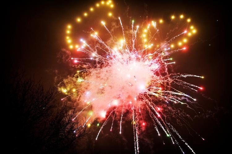 Nu bliver fyrværkeri ved lukketid igen en fast ugentlig begivenhed i Tivoli. 