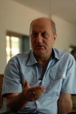 Kher. »Jeg respekterer mine fans' følelser«, lyder Anupam Khers forklaring på, at han har trukket sig ud af Bollywoodfilm om Adolf Hitler. 