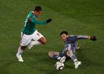 1-0. Et træk forbi Hugo Lloris og så bringer Javier Hernandez Mexico på sejrskurs mod Frankrig. 
