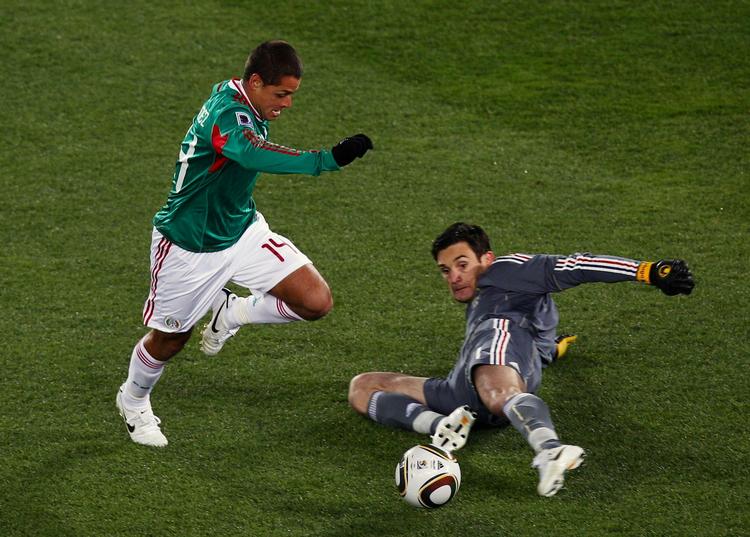 1-0. Et træk forbi Hugo Lloris og så bringer Javier Hernandez Mexico på sejrskurs mod Frankrig. 