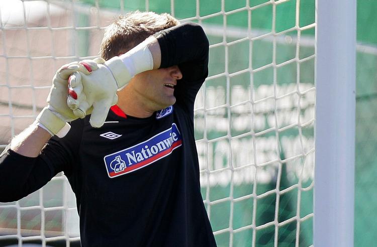 drop. Robert Green fik ikke mange chancer mellem stængerne for England. Efter et drop i kampen mod USA ved VM blev han udskiftet. Arkivfoto. 