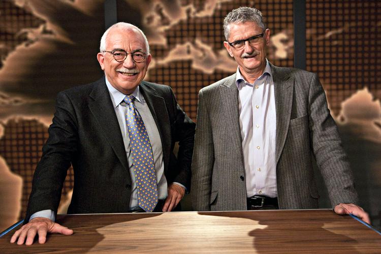 kamphaner. De to tidligere udenrigsministre er langtfra så  uenige, som  TV 2 måske havde  håbet; til gengæld foregår deres  debat på et kvalificeret og  sobert grundlag. 