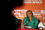 ANFØRER. Samuel Eto'o var med på podiet ved pressekonferencen, da Camerun havde gennemført den afsluttende træning. 