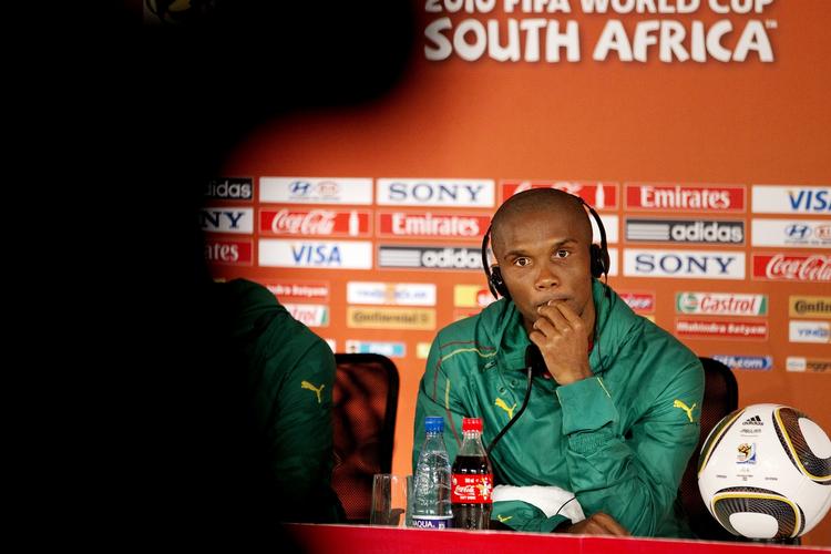 ANFØRER. Samuel Eto'o var med på podiet ved pressekonferencen, da Camerun havde gennemført den afsluttende træning. 