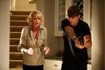 Katherine Heigl er ganske god til at hvine, mens Ashton Kutcher mere ligner en underbuksemodel end en skuespiller. 