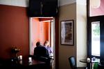 'Café Riviera' ligger godt med udsigt til Sortedamssøen, og når solen skinner, er det et herligt sted at nyde en forfriskning eller et par genstande. Spring maden og kaffen over. 