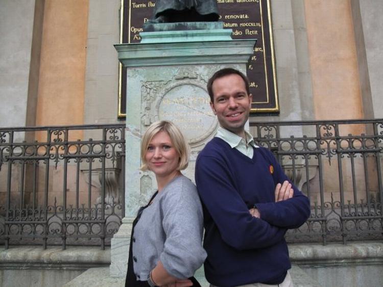 MONARKI. Svenskerne melder sig ind i facebook-grupper for og imod kongehuset. Sofia Nilsson er for -det er Magnus Simonsson bestemt ikke. Foto: Mette Albæk 