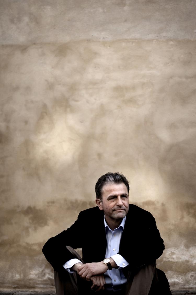 Ophør. Kommentarerne til beslutningen er få, men Jens Christian Grøndahl udtaler, at det »ikke var den rigtige forlagsløsning«. 