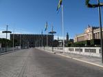 STILHED. Om få timer vil gaderne i Stockholm være propfyldt af svenskere og turister, der håber at få et glimt af de kongelige. 